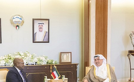 وزير الديوان الأميري ورئيس ديوان سمو ولي العهد استقبلا سفير إسواتيني