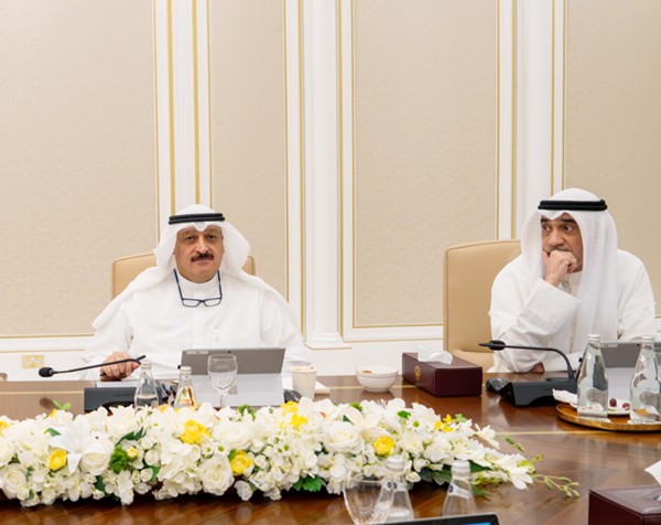 النائب الأول لرئيس الوزراء ووزير الداخلية الشيخ فهد اليوسف ود.أحمد العوضي