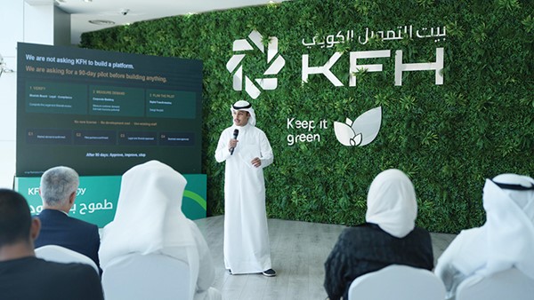  متدرب يعرض عناصر مشروعه