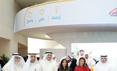 «الخليج» يستعرض مزايا حساب red وبطاقة red plus