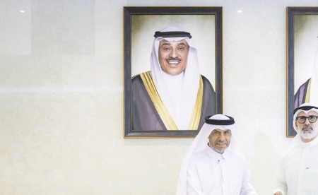 وزير الخارجية تسلم رسالة خطية من رئيس الوزراء القطري تتعلق بالعلاقات الثنائية