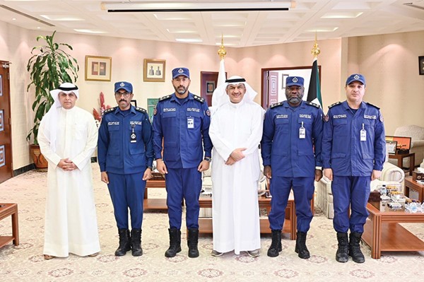 محافظ الجهراء بحث مع مسؤولي «الإطفاء» سبل تعزيز الجاهزية وتذليل التحديات