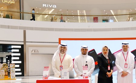 «الخليج» يستعرض مزايا حساب الراتب في «العاصمة مول»