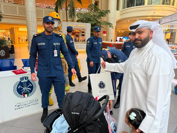 قوّة الإطفاء العام تواصل حملتها التوعوية الصيفية تحت شعار (صيف آمن مع الإطفاء) في المارينا مول