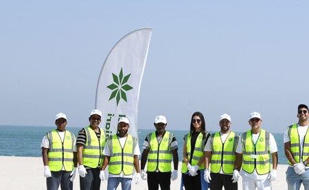 البنك التجاري: مبادرة لتنظيف الشواطئ بمشاركة الموظفين