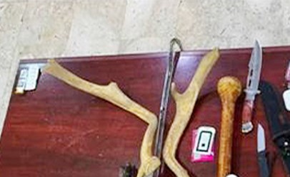 ضبط 65 مطلوباً ومخالفاً ومخدرات وأدوات حادة
