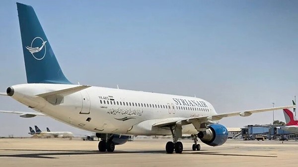طائرة الخطوط الجوية السورية تحط في مطار دمشق في أول رحلة قادمة من موسكو بعد توقف لسنوات (سانا)
