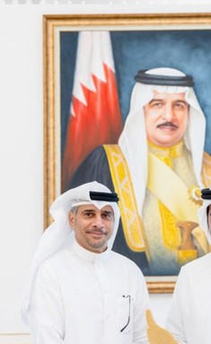 وزير الشباب بحث تعزيز التعاون الرياضي مع نائب رئيس «الأولمبية البحرينية»