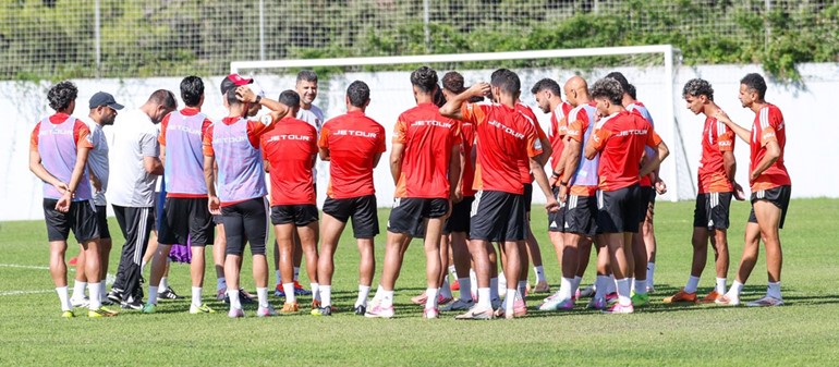 جانب من تدريبات الأهلي في معسكر الإسباني