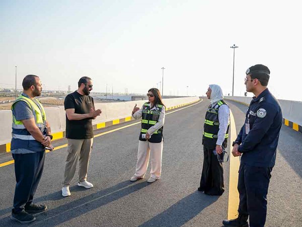 وزيرة الأشغال العامة د. نورة محمد المشعان خلال متابعة الاعمال في مشروع جسر صباح الناصر