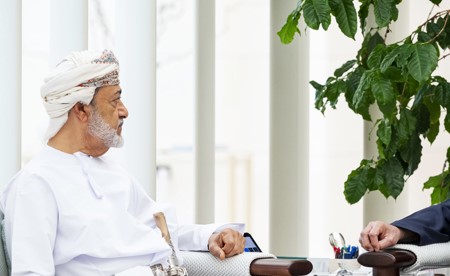 رئيس الإمارات وسلطان عمان يبحثان العلاقات الأخوية بين البلدين والتطورات الإقليمية
