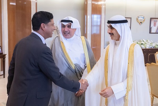 صاحب السمو تسلم رسالة خطية من رئيس وزراء المملكة المتحدة تناولت القضايا المشتركة وآخر المستجدات الإقليمية والدولية