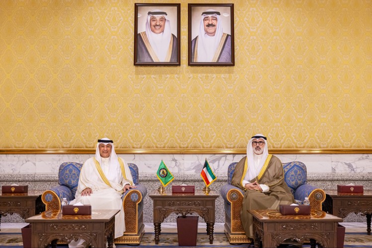 وزير الخارجية الشيخ جراح الجابر والأمين العام لمجلس التعاون لدول الخليج العربية جاسم البديوي
