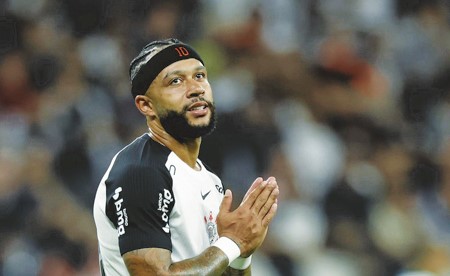 كورنثيانز يتراجع ويمدد عقد ديباي