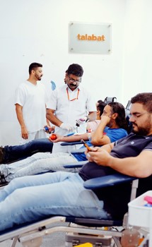 «طلبات» تنظم حملة للتبرع بالدم لموظفيها بالتعاون مع بنك الدم المركزي الكويتي