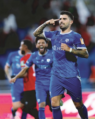 روبن نيفيز يحتفل بتسجيله الهدف الأول للهلال