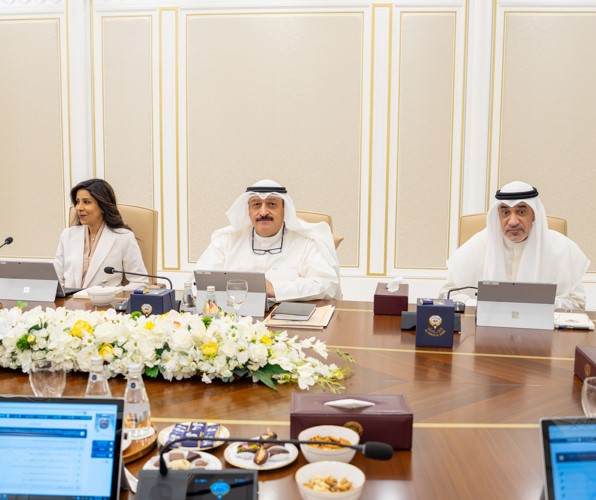 النائب الأول لرئيس الوزراء ووزير الداخلية الشيخ فهد اليوسف ود. أحمد العوضي ود. نورة المشعان