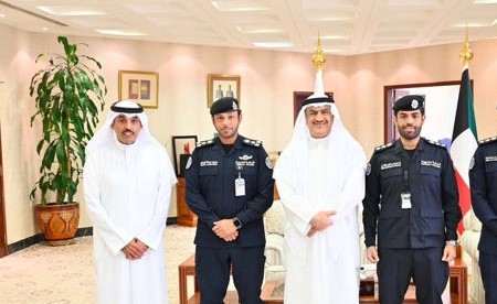 محافظ الجهراء حمد الحبشي مستقبلامدير عام الإدارة العامة لمراكز الخدمة العميد سعود التويجري ومدير إدارة مراكز خدمة محافظة الجهراء العقيد د.حمد العتل ومساعده العقيد عبدالله البصري