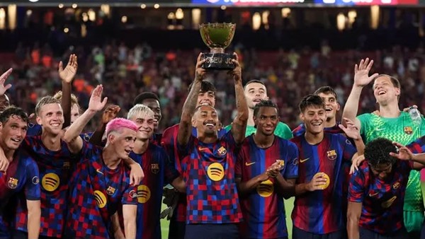 برشلونة يهزم الأهلي المصري ويتوج بكأس خوان غامبر