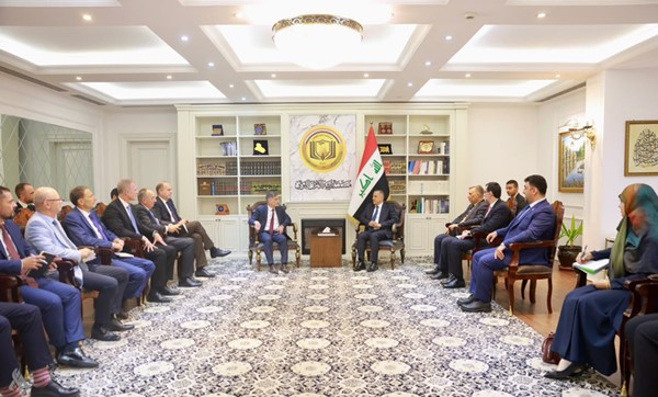 مستشار الأمن القومي العراقي قاسم العبودي مستقبلا سفير الاتحاد الأوروبي لدى العراق كليمنس زيمتنر وسفراء أوروبيين (واع)