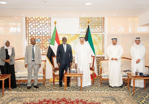 يعقوب الرفاعي يستقبل وزير المالية والتخطيط الاقتصادي السوداني