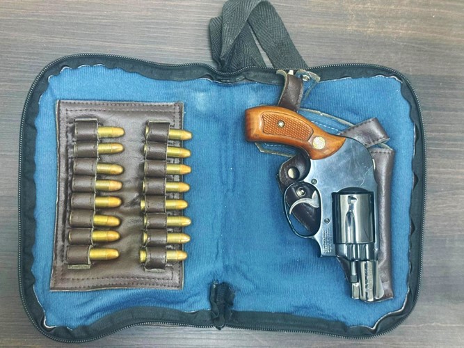 ضبط سلاحين و19 طلقة في مركبة بـ«النويصيب»