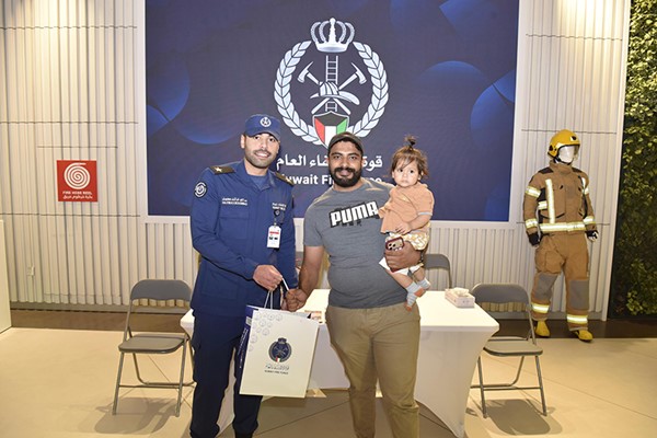 قوّة الإطفاء العام تواصل حملتها التوعوية الصيفية تحت شعار (صيف آمن مع الإطفاء) في المركز العلمي