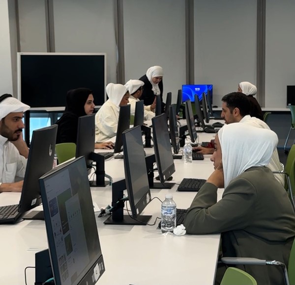 جانب من اختبارات المتقدمين لشغل الوظائف الرقابية التعاونية في الجامعة الأميركية في الكويت