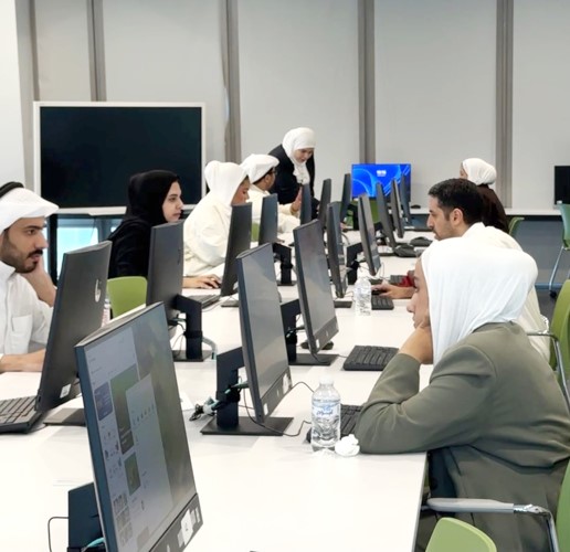 جانب من اختبارات المتقدمين لشغل الوظائف الرقابية التعاونية في الجامعة الأمريكية في الكويت