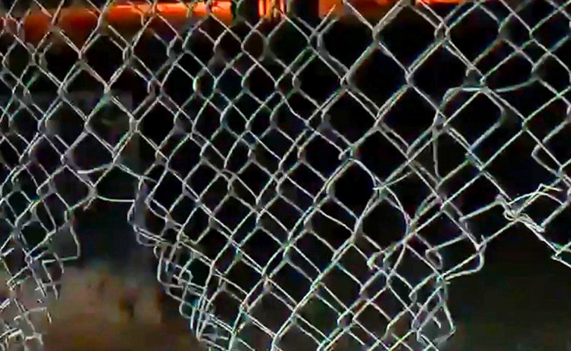 بالفيديو توقيف 4 وافدين استغلوا عملهم في الاتصالات لسرقة الديزل!