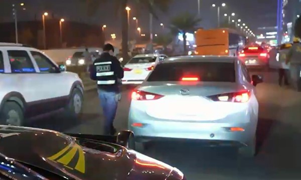 ضبط 64 مطلوباً وتحرير 407 مخالفات في حملة لشرطة النجدة في منطقتي الفروانية وخيطان