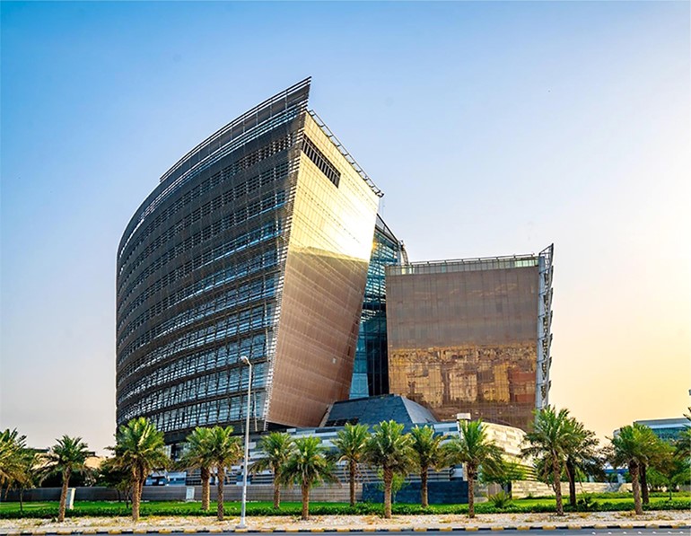 التربية فتح باب التقديم للهيئتين التعليمية والإدارية والوظائف المساندة بمشروع مدارس الموهوبين