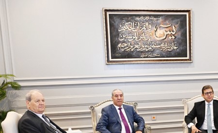 رئيس المخابرات المصرية يبحث مع وفد فلسطيني التطوارت بالضفة والاستحقاقات الانتخابية