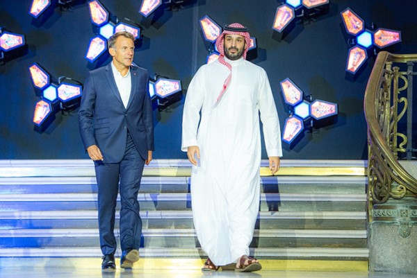 ولي العهد السعودي يشهد تتويج أبطال كأس العالم للرياضات الإلكترونية بحضور الرئيس الفرنسي