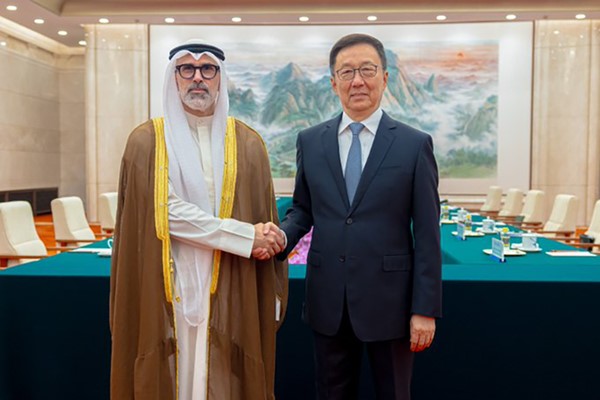وزير الخارجية ونائب الرئيس الصيني يبحثان العلاقات الثنائية وتنمية الشراكة الإستراتيجية