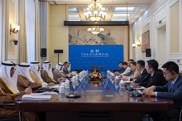 وزير الخارجية يعقد جلسة حوار في المعهد الصيني للدراسات الدولية
