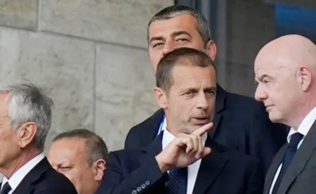 رئيس «ويفا» يطالب إنفانتينو بتقديم استقالته