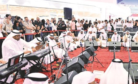 «الفن الأصيل» استحضرت التراث الغنائي في «الأفنيوز»