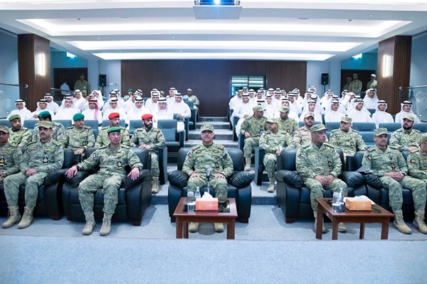   وكيل الحرس الوطني الفريق الركن حمد البرجس خلال متابعة القرعة العلنية لاختيا ر دفعة جديدة من المتقدمين لدورة "الطلبة الضباط حملة شهادة الثانوية العامة 
