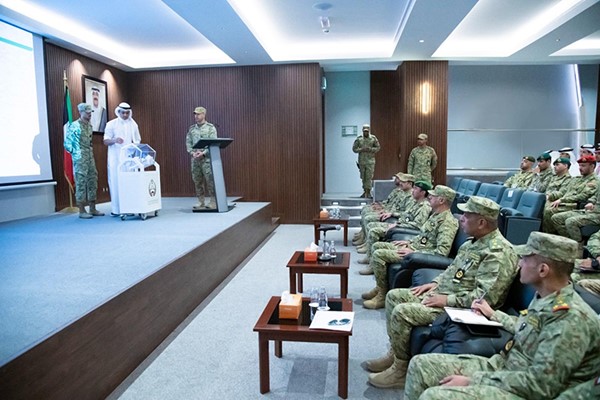   وكيل الحرس الوطني الفريق الركن حمد البرجس خلال متابعة القرعة العلنية لاختيار دفعة جديدة من المتقدمين لدورة "الطلبة الضباط حملة شهادة الثانوية العامة