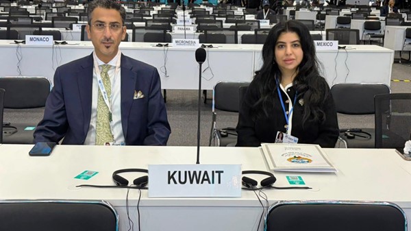 المدير العام للهيئة العامة للبيئة بالتكليف نوف بهبهاني وسفيرنا لدى منغوليا مطلق الثويمر خلال المؤتمر
