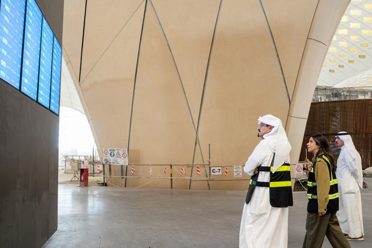 سمو الشيخ أحمد العبدالله خلال جولته التفقدية