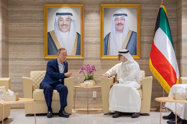 وزير الخارجية الشيخ جراح الجابر مع الأمين العام السابق للأمم المتحدة رئيس المعهد العالمي للنمو الأخضر بان كي مون