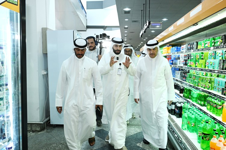 المدير العام لشؤون التفتيش والرقابة في الهيئة العامة للغذاء والتغذية
د.سعود الجلال متفقدا الجمعية