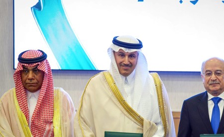 سورية والسعودية توقعان مذكرتي تفاهم للتعاون بمجال النقل البري والسكك الحديدية
