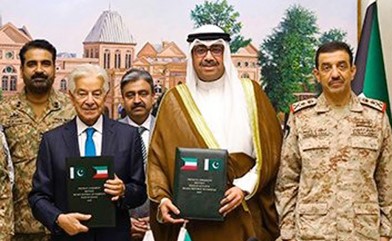 اتفاقية دفاع وتعاون عسكري مع باكستان