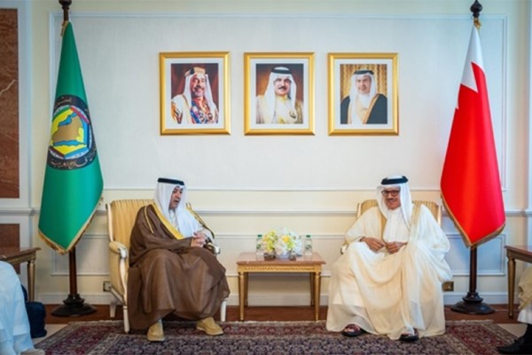 أمين مجلس التعاون ووزير خارجية البحرين بحثا الجهود الخليجية لحفظ الأمن والاستقرار الإقليمي