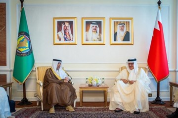 أمين مجلس التعاون ووزير خارجية البحرين بحثا الجهود الخليجية لحفظ الأمن والاستقرار الإقليمي