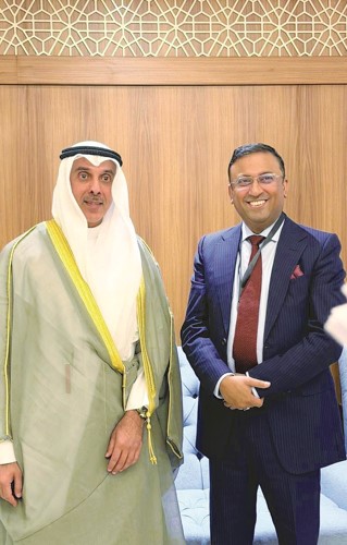 نائب وزير الخارجية السفير حمد المشعان مع وزير الدولة للشؤون الخارجية في بنغلاديش همايون كبير