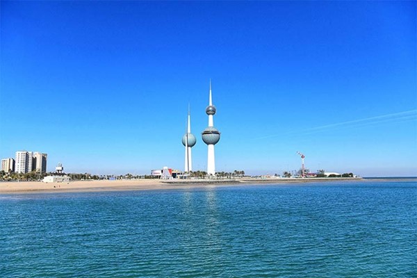 «الأرصاد»: طقس شديد الحرارة و رطب نسبيا على المناطق الساحلية .. و«العظمى» 50